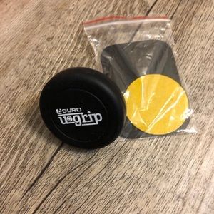 Aduro U grip cell phone car mount
